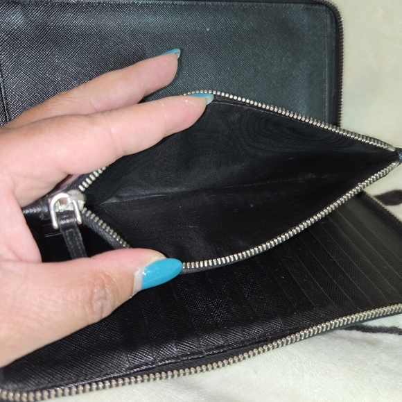 💯 Authentic Prada Saffiano Leather Document Holder/Wallet - Picture 11 of 16